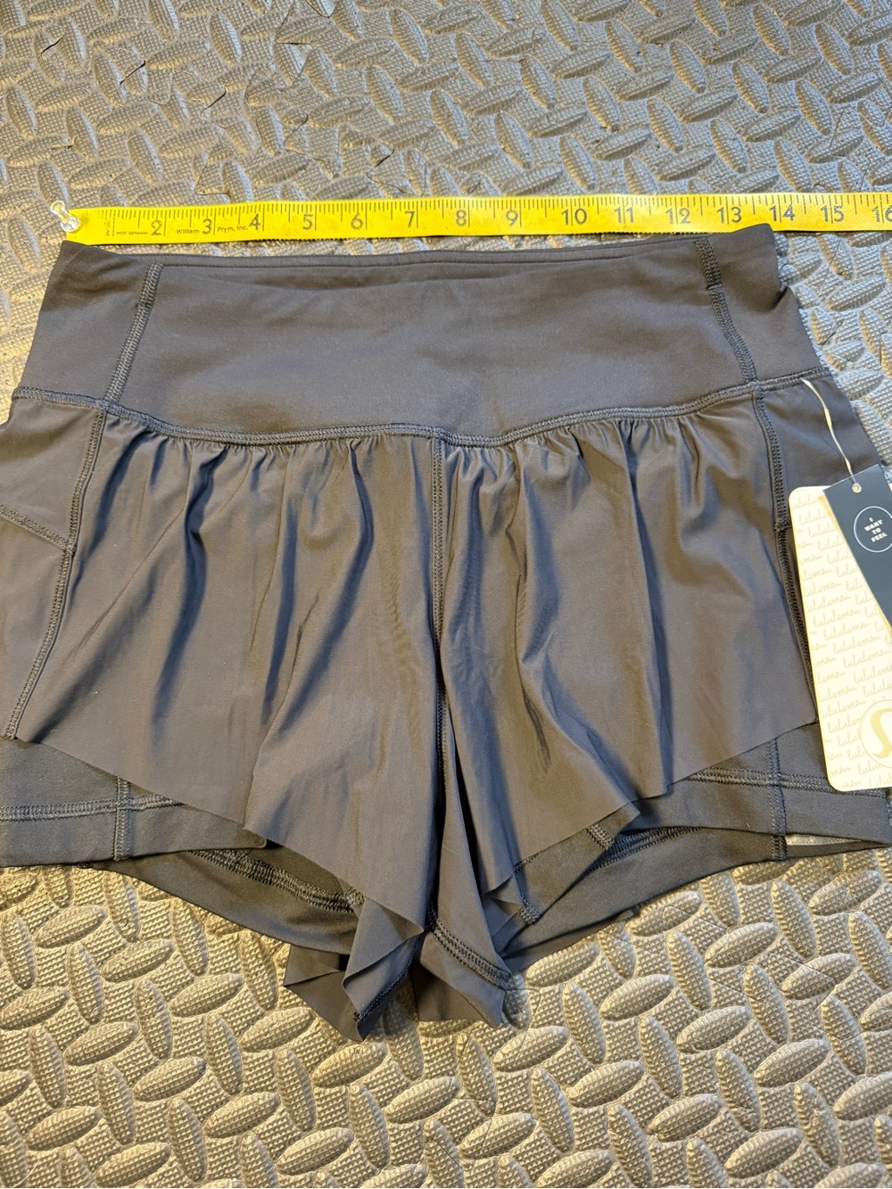 NWT lululemon athletica Speed Up High Rise Lined Black Shorts Size 6 - Picture 5 of 9